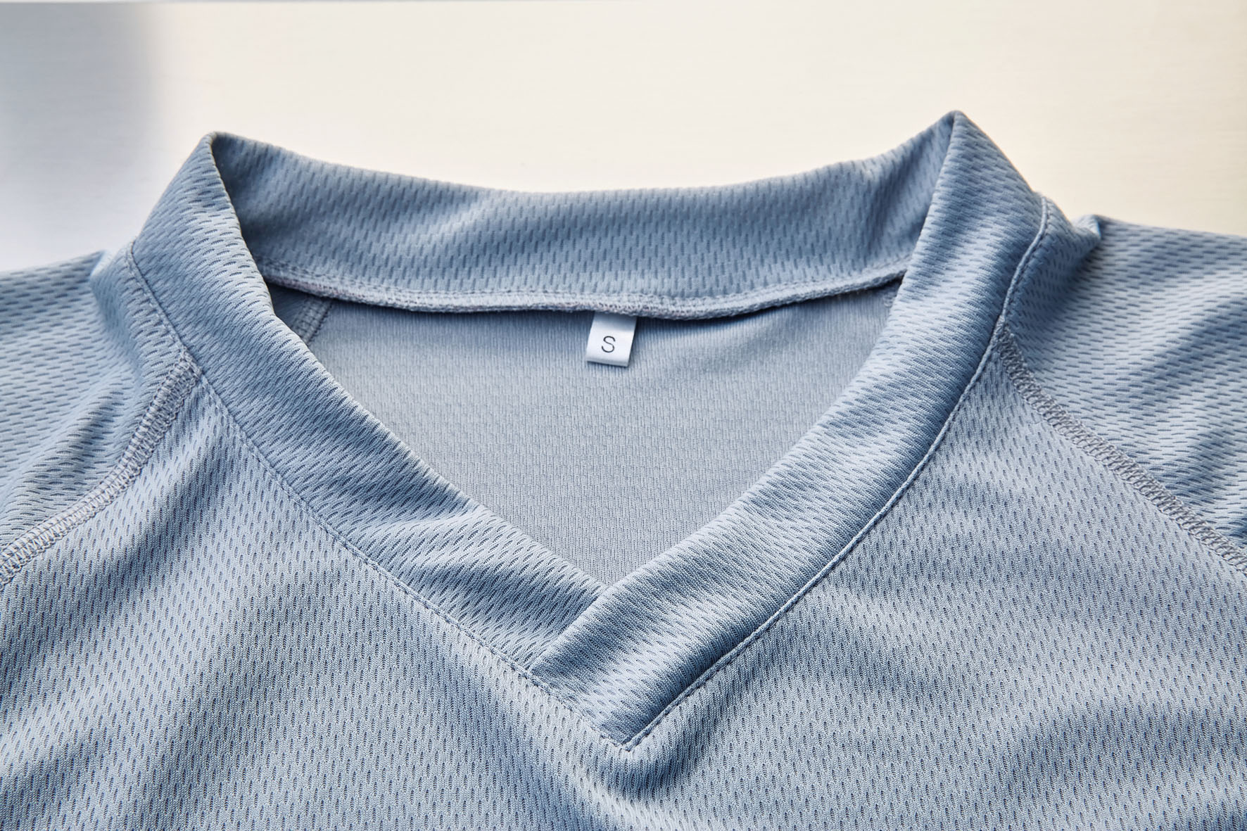 Kragen aus Stoff mit V-Ausschnitt