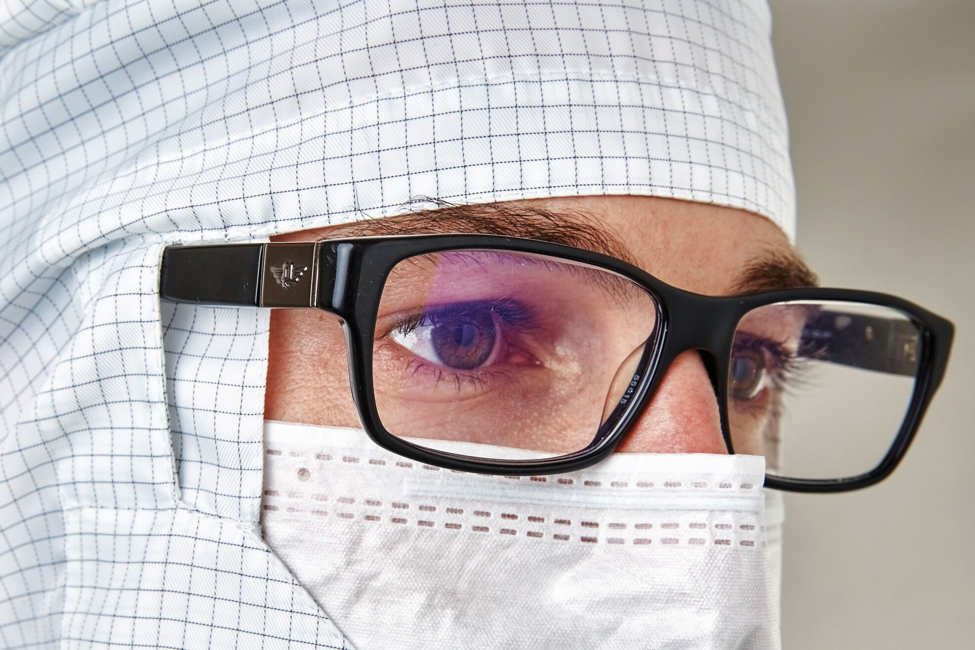 Schlitze für Brillen