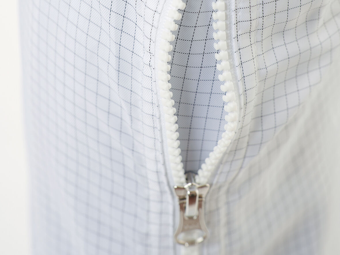 Profile zipper with round metal slider